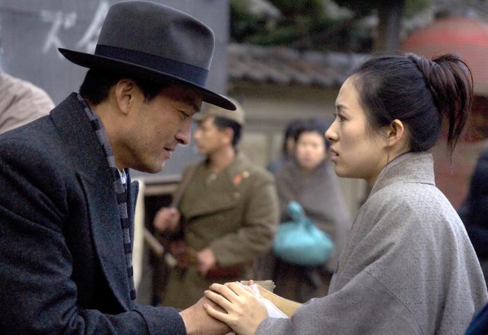 کن واتانابه در صحنه فیلم سینمایی خاطرات یک گِیشا به همراه Ziyi Zhang