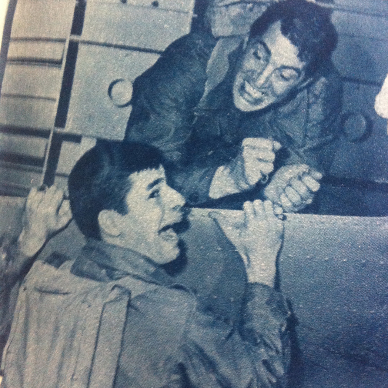 Dean Martin در صحنه فیلم سینمایی Jumping Jacks به همراه جری لوئیس
