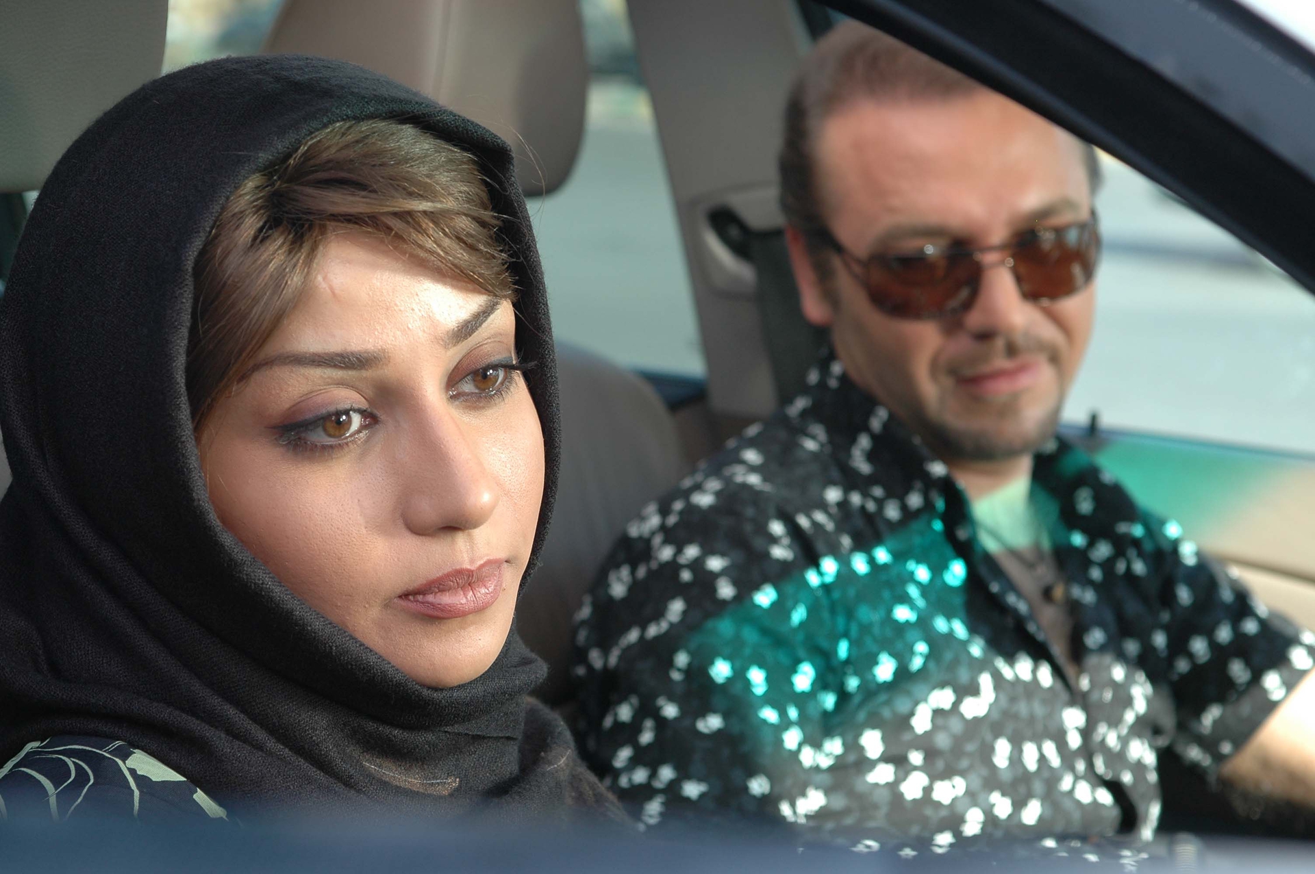 تصویری از لیلی سلیمانی، بازیگر سینما و تلویزیون در حال بازیگری سر صحنه یکی از آثارش