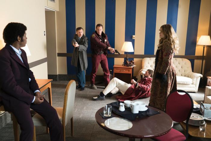 Keir O'Donnell در صحنه سریال تلویزیونی فارگو - فصل 1 قسمت 10 به همراه Rachel Keller، Bokeem Woodbine، Brad Mann و پاتریک ویلسون
