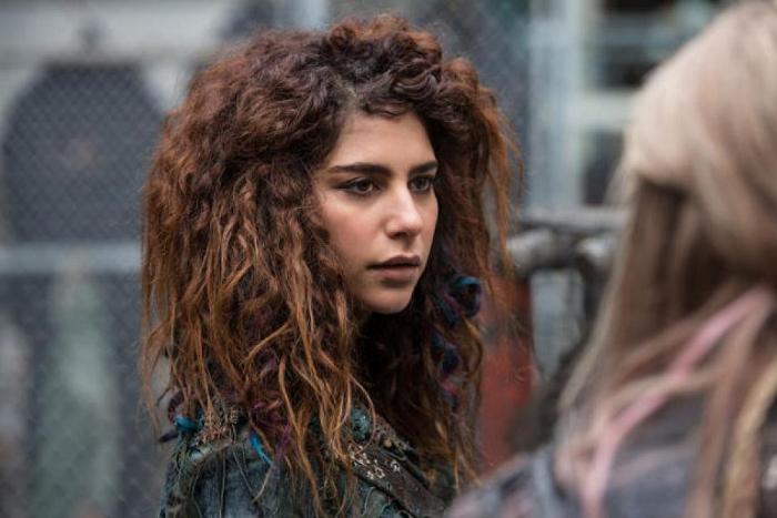 Nadia Hilker در صحنه سریال تلویزیونی 100