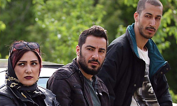 نوید محمدزاده در صحنه فیلم سینمایی لانتوری به همراه بهرام افشاری و باران کوثری