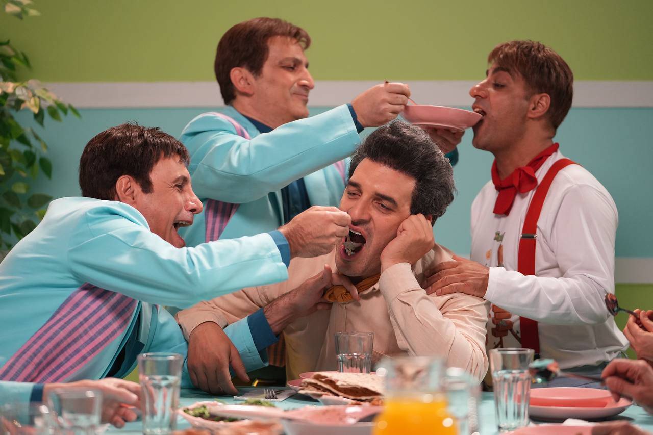  برنامه تلویزیونی دوقلوها در شهر پنج ستاره به کارگردانی جمشید بیات ترک