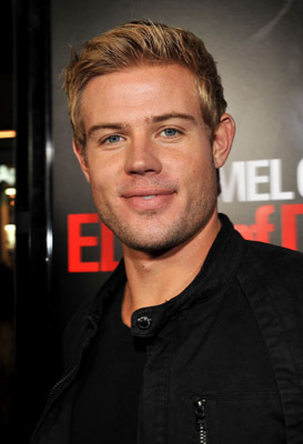 Trevor Donovan در صحنه فیلم سینمایی لبه تاریکی