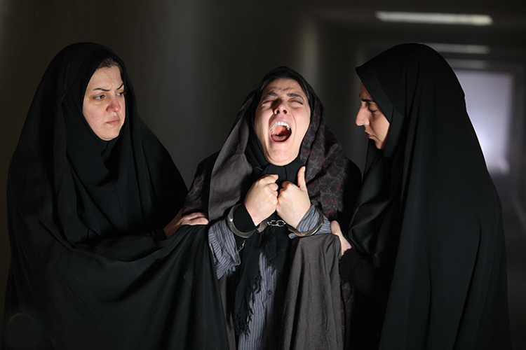  فیلم سینمایی هیس! دخترها فریاد نمی زنند به کارگردانی پوران درخشنده
