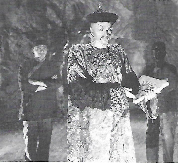 Henry Brandon در صحنه فیلم سینمایی Drums of Fu Manchu