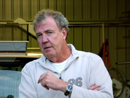 Jeremy Clarkson در صحنه سریال تلویزیونی تخت گاز