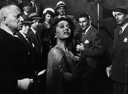 Erich von Stroheim در صحنه فیلم سینمایی بلوار سانست به همراه Gloria Swanson