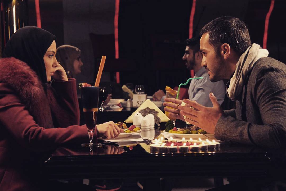 لیلا اوتادی در صحنه سریال تلویزیونی چرخ و فلک به همراه میلاد کی‌مرام
