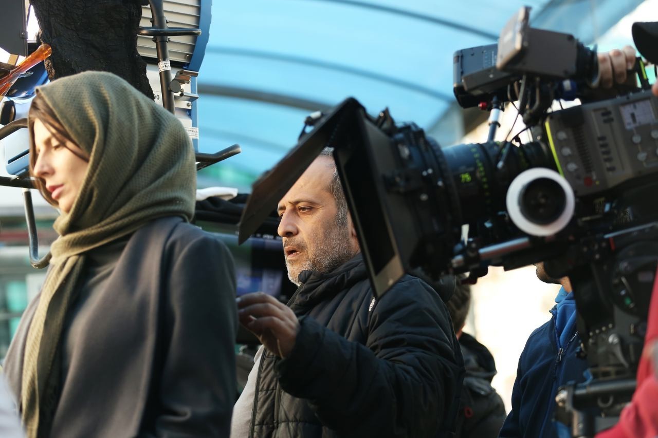 حمید نعمت‌الله در پشت صحنه فیلم سینمایی رگ خواب به همراه لیلا حاتمی