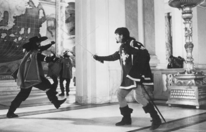 چارلی شین در صحنه فیلم سینمایی سه تفنگدار