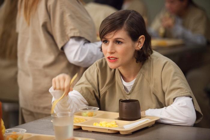 Yael Stone در صحنه سریال تلویزیونی نارنجی سیاه، جدید است