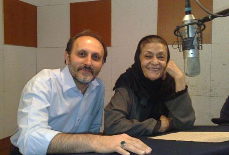 تصویری از ژاله علو، بازیگر سینما و تلویزیون در پشت صحنه یکی از آثارش