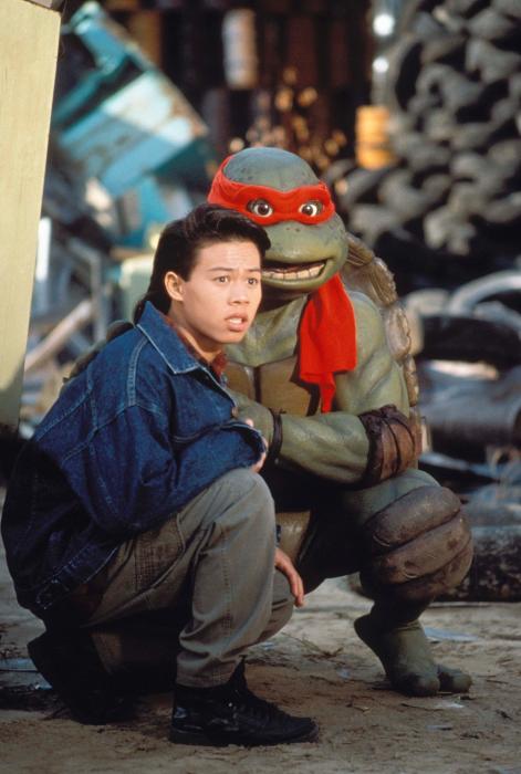 Ernie Reyes Jr. در صحنه فیلم سینمایی Teenage Mutant Ninja Turtles II: The Secret of the Ooze