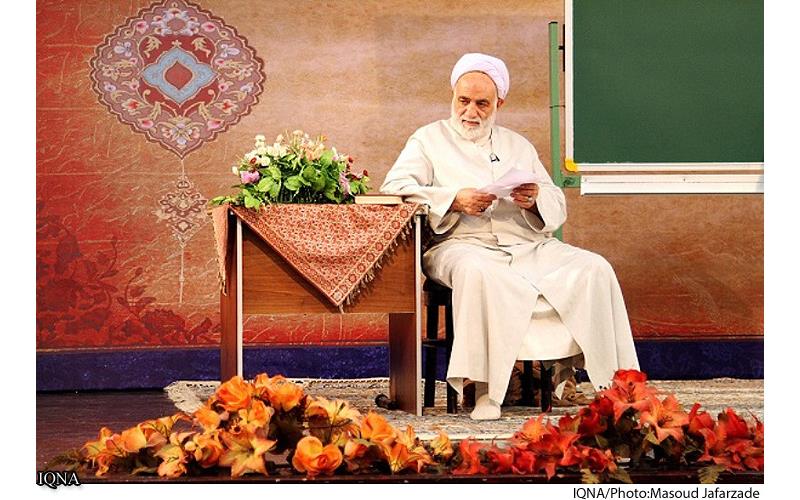 پوستر برنامه تلویزیونی درس‌هایی از قرآن به کارگردانی ندارد