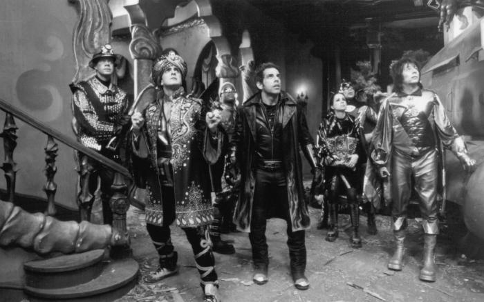 Kel Mitchell در صحنه فیلم سینمایی Mystery Men به همراه Paul Reubens، Ben Stiller، ویلیام اچ میسی، هانک آزاریا، جانین گاروفالو و وس استودی