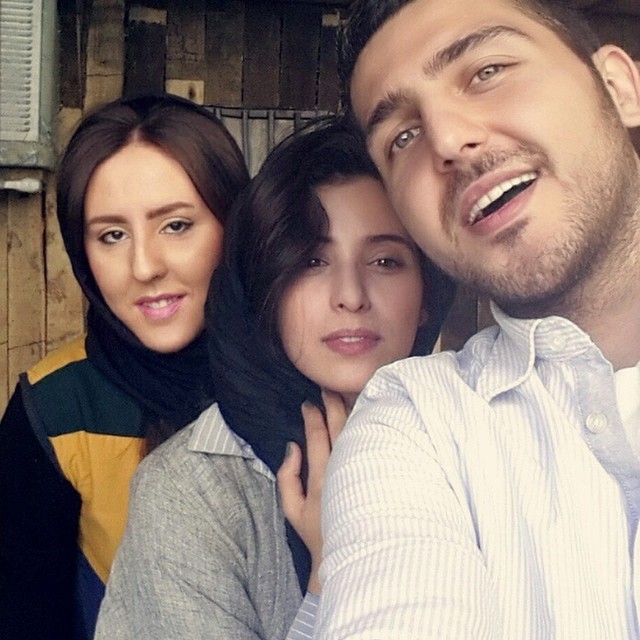 تصویری از آناهیتا افشار، بازیگر سینما و تلویزیون در حال بازیگری سر صحنه یکی از آثارش