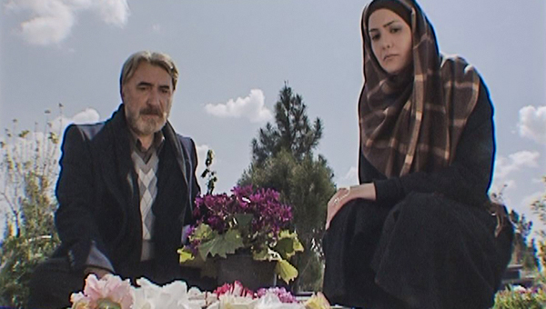 سامیه لک در صحنه سریال تلویزیونی خانه بی پرنده به همراه سعید نیک‌پور