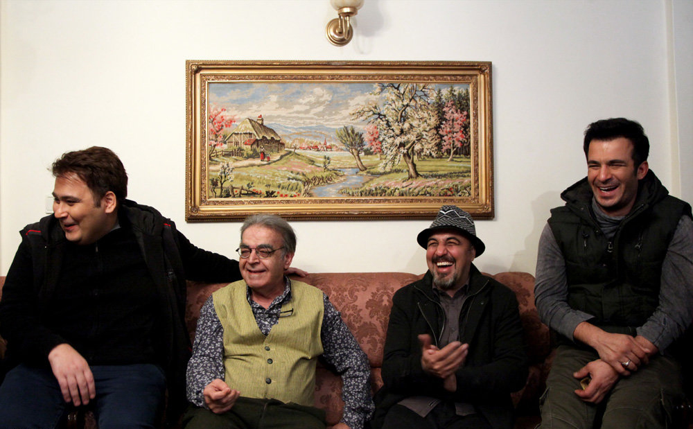 حمید لولایی در پشت صحنه سریال تلویزیونی پنچری به همراه رضا داوودنژاد، یوسف تیموری و رضا عطاران