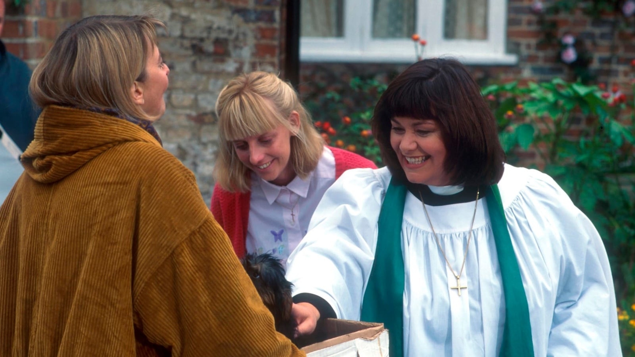 Dawn French در صحنه سریال تلویزیونی The Vicar of Dibley به همراه Emma Chambers
