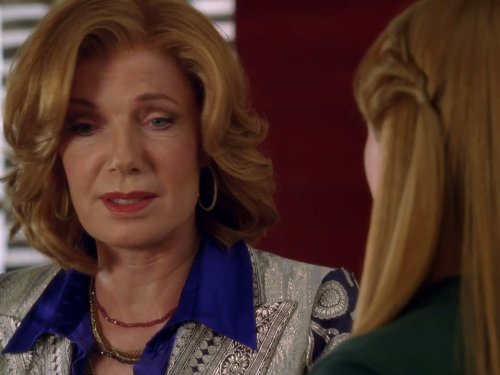 Susan Sullivan در صحنه سریال تلویزیونی کستل به همراه Molly C. Quinn