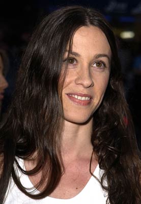 Alanis Morissette در صحنه فیلم سینمایی جی و باب ساکت پاتک می زنند