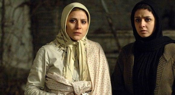 سحر دولتشاهی در صحنه فیلم سینمایی آسمان زرد کم عمق به همراه ترانه علیدوستی