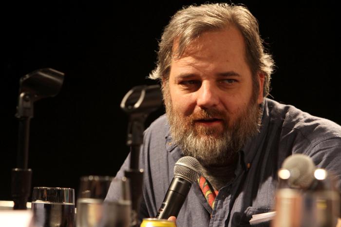 Dan Harmon در صحنه سریال تلویزیونی Community