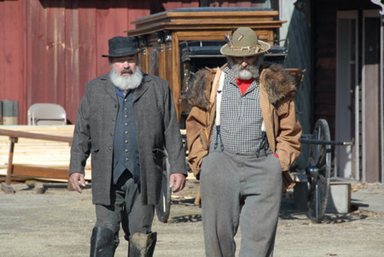 Herbert 'Cowboy' Coward در صحنه فیلم سینمایی Ghost Town: The Movie