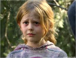 Emily Alyn Lind در صحنه سریال تلویزیونی ذهن های مجرم