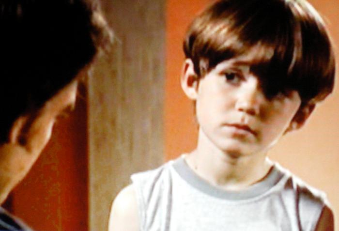 Preston Bailey در صحنه سریال تلویزیونی دکستر به همراه Michael C. Hall