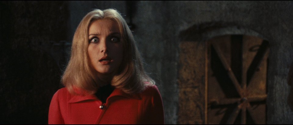 Barbara Bouchet در صحنه فیلم سینمایی The Red Queen Kills Seven Times