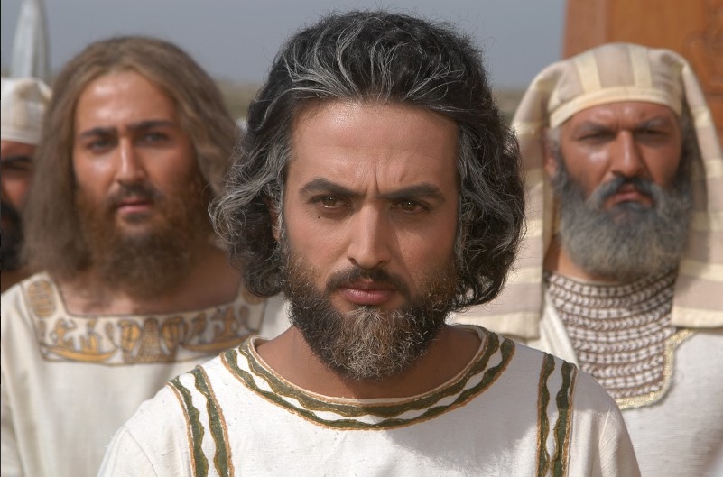 مصطفی زمانی در صحنه سریال تلویزیونی یوسف پیامبر به همراه زهیر یاری