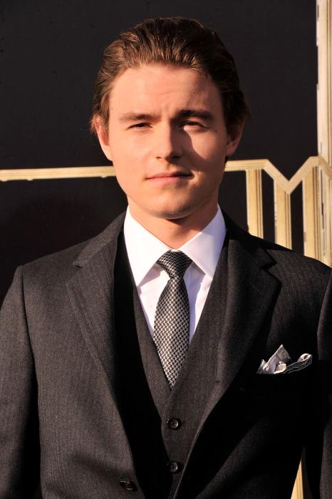 Callan McAuliffe در صحنه فیلم سینمایی گتسبی بزرگ