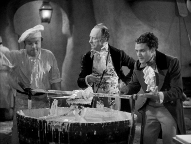 Esmond Knight در صحنه فیلم سینمایی Strauss' Great Waltz به همراه Hindle Edgar و Robert Hale