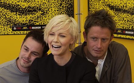 Laura Harris در صحنه فیلم سینمایی Severance به همراه Danny Dyer و Christopher Smith