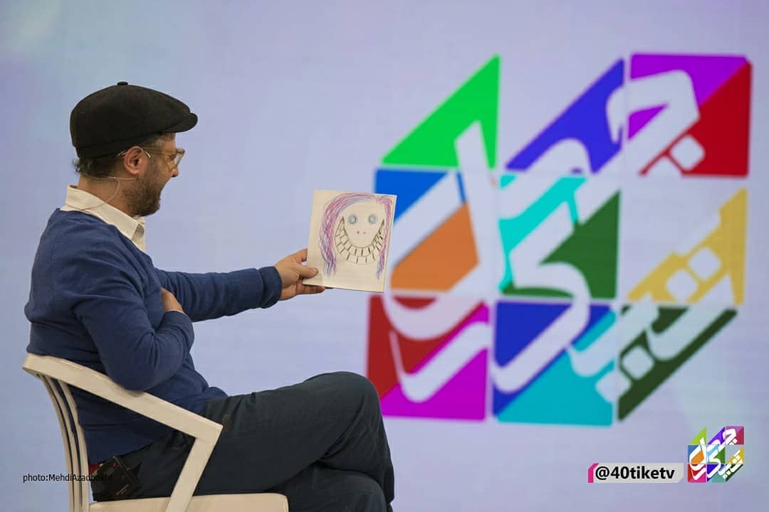 علی صادقی در صحنه برنامه تلویزیونی چهل تیکه