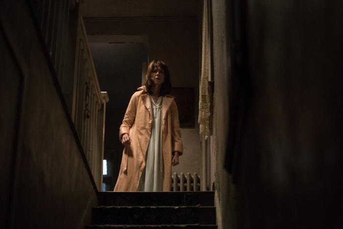 فرانسیس اوکانر در صحنه فیلم سینمایی احضار 2