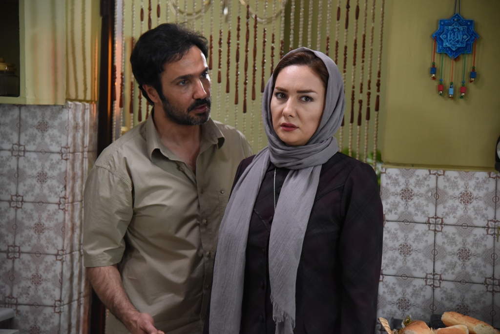 محمدرضا فروتن در صحنه فیلم سینمایی نقطه کور به همراه هانیه توسلی