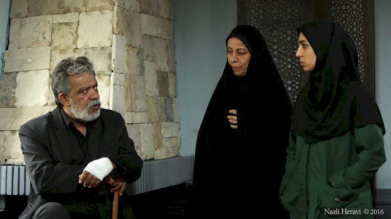 حسن پورشیرازی در صحنه سریال تلویزیونی برادر به همراه سوگل طهماسبی و سهیلا رضوی