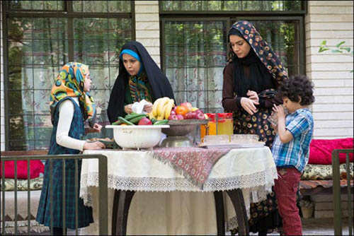 متین ستوده در صحنه سریال تلویزیونی فاخته به همراه کمند امیرسلیمانی