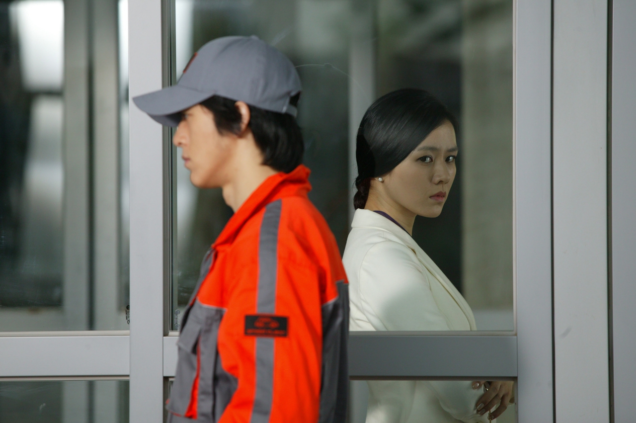 Ye-jin Son در صحنه فیلم سینمایی White Night به همراه Soo Go