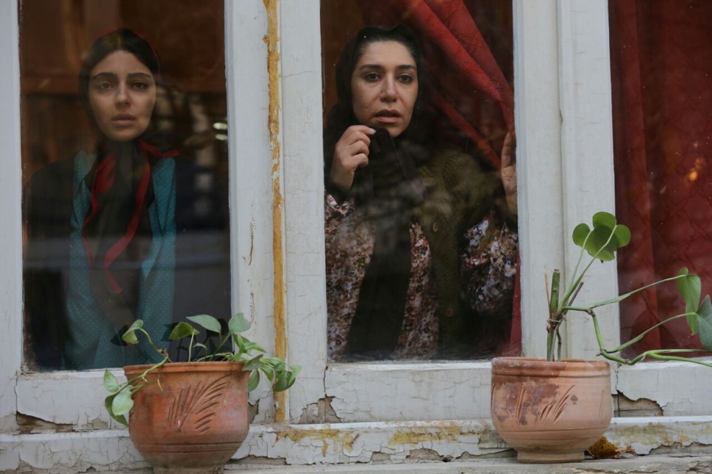 نسیم ادبی در صحنه فیلم سینمایی چهارشنبه به همراه هستی مهدوی‌فر