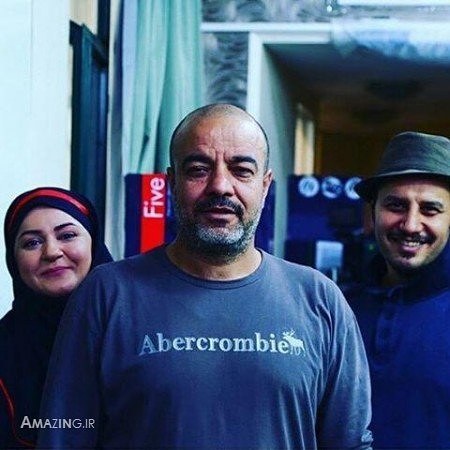 تصویری از سعید آقاخانی، بازیگر و کارگردان سینما و تلویزیون در حال بازیگری سر صحنه یکی از آثارش