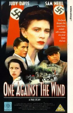 Judy Davis در صحنه فیلم سینمایی One Against the Wind به همراه سام نیل