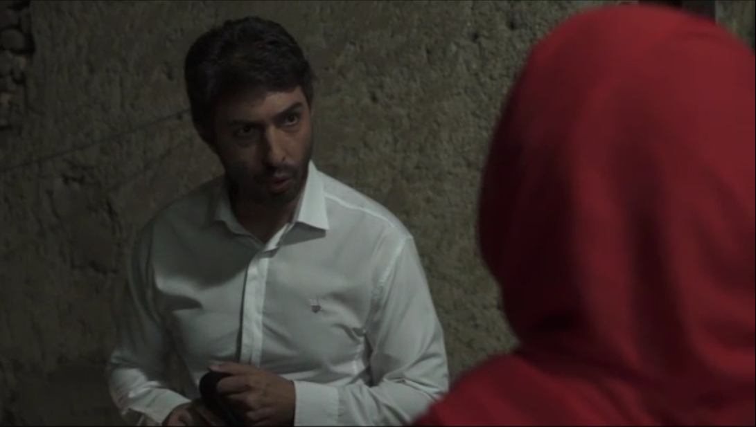 تصویری از مهدی مهری سینما و تلویزیون در حال بازیگری سر صحنه یکی از آثارش