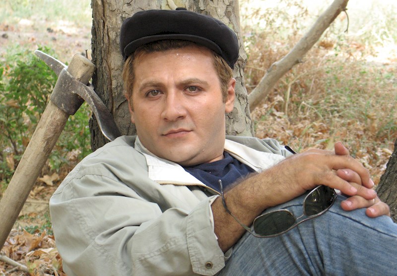 شهرام عبدلی در صحنه سریال تلویزیونی آدمخوار