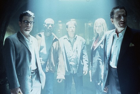 Peter Gallagher در صحنه فیلم سینمایی خانه ای در تپهٔ ارواح به همراه جفری راش، Chris Kattan، Ali Larter و Taye Diggs