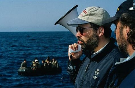 Jonathan Mostow در صحنه فیلم سینمایی یو-۵۷۱