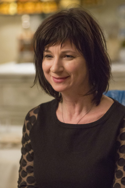 Eszter Balint در صحنه سریال تلویزیونی لوئی